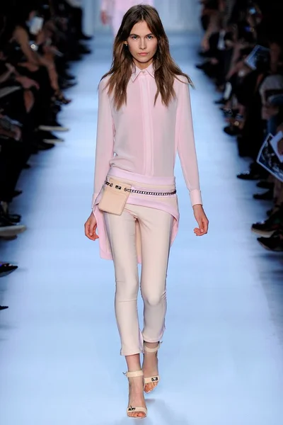 Look 14